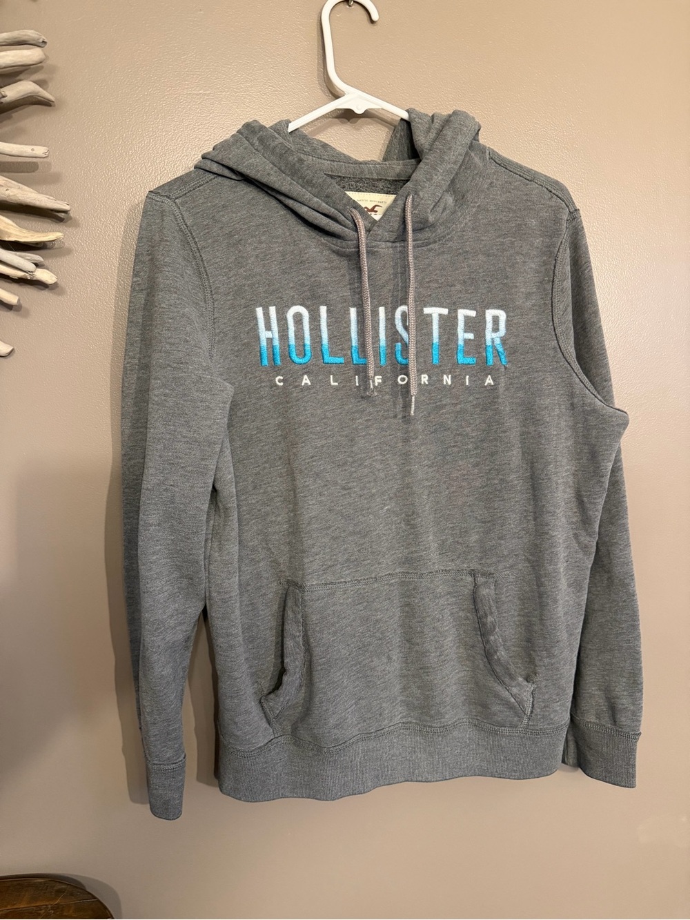 Hollister Sweatshirt Hooded in Grey